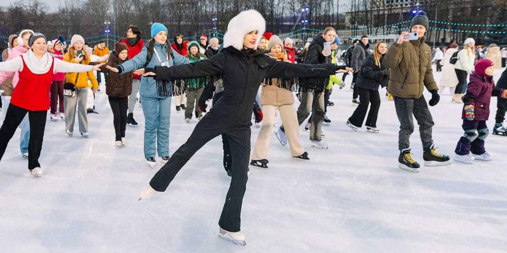 Москвичей приглашают на лед: мастер-классы с фигуристами и массовые тренировки пройдут на катках столицы