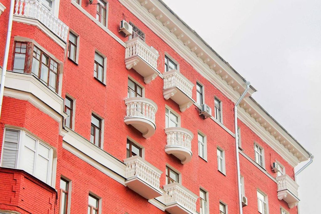 Несколько домов с лучковыми перемычками на фасадах восстановили в ЦАО в 2025 году