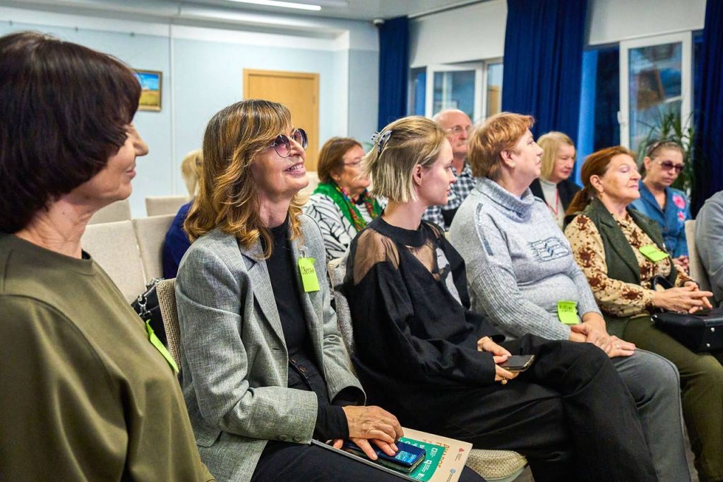 Около пяти тысяч участников «Московского долголетия» посетили встречи проекта «Диалог поколений: услышать друг друга»