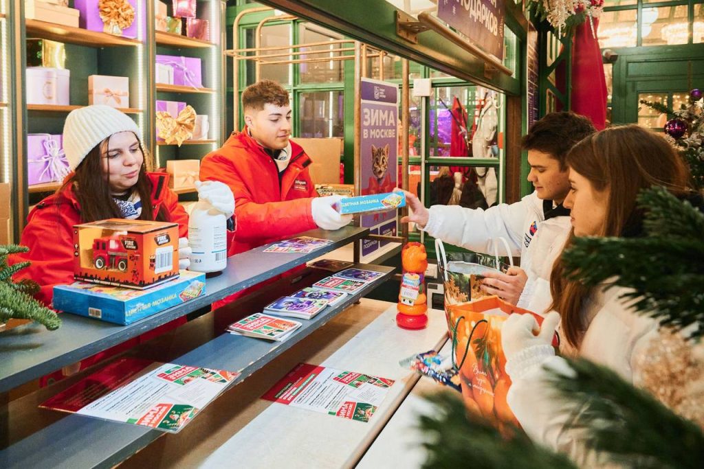 Как столичные волонтеры помогают со сбором товаров для бойцов СВО