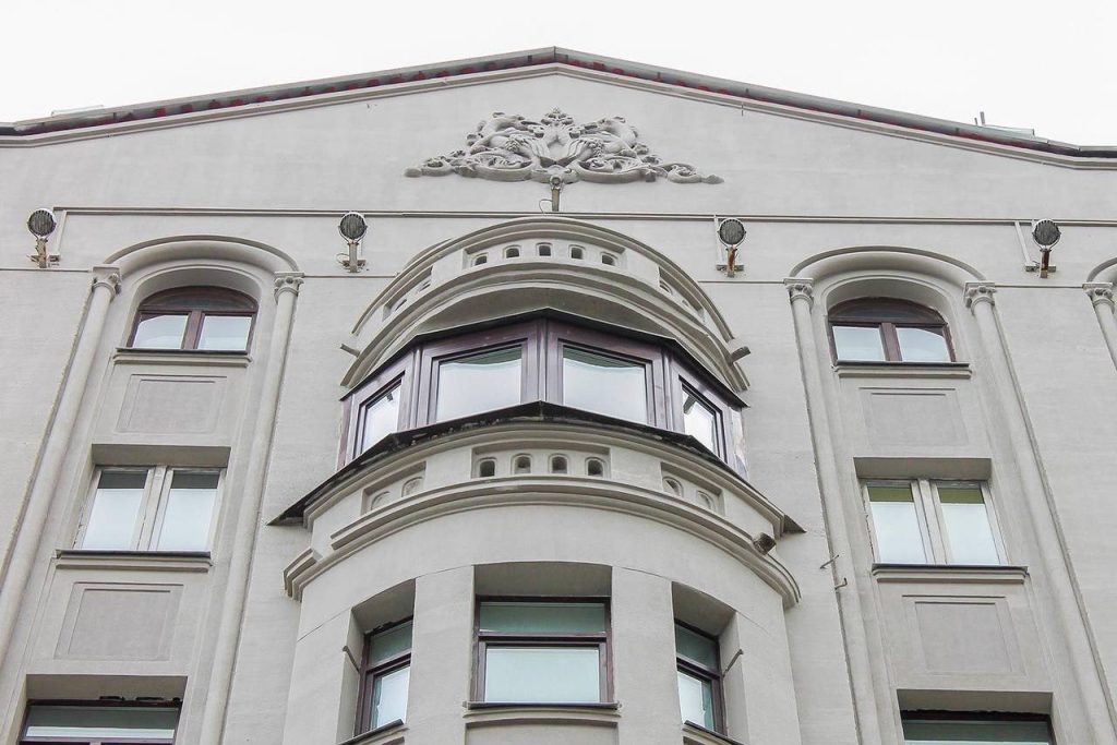 Дома с витражными окнами отремонтировали в центре столицы