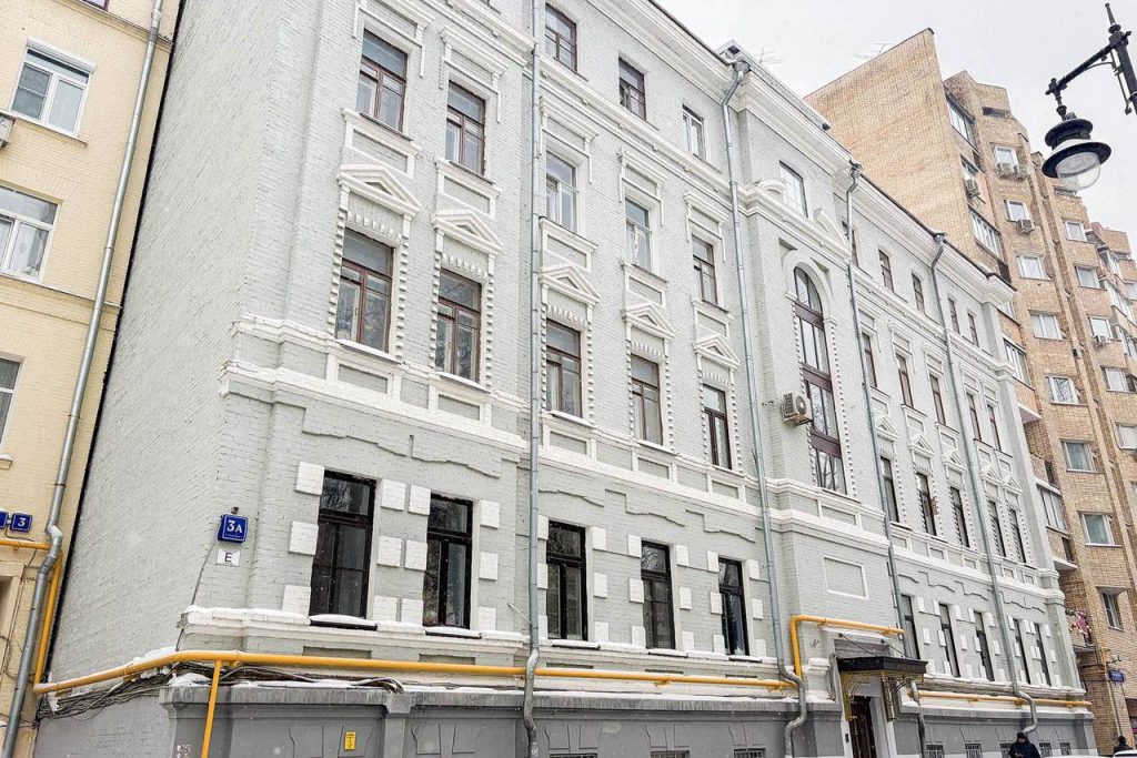 Дома с полукруглыми ризалитами отремонтировали в центре Москвы