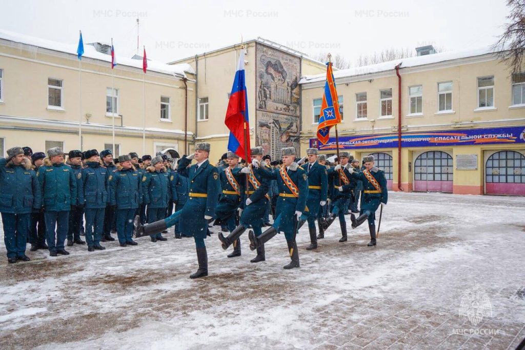 В преддверии Дня защитника Отечества в столичном управлении МЧС России прошла торжественная церемония
