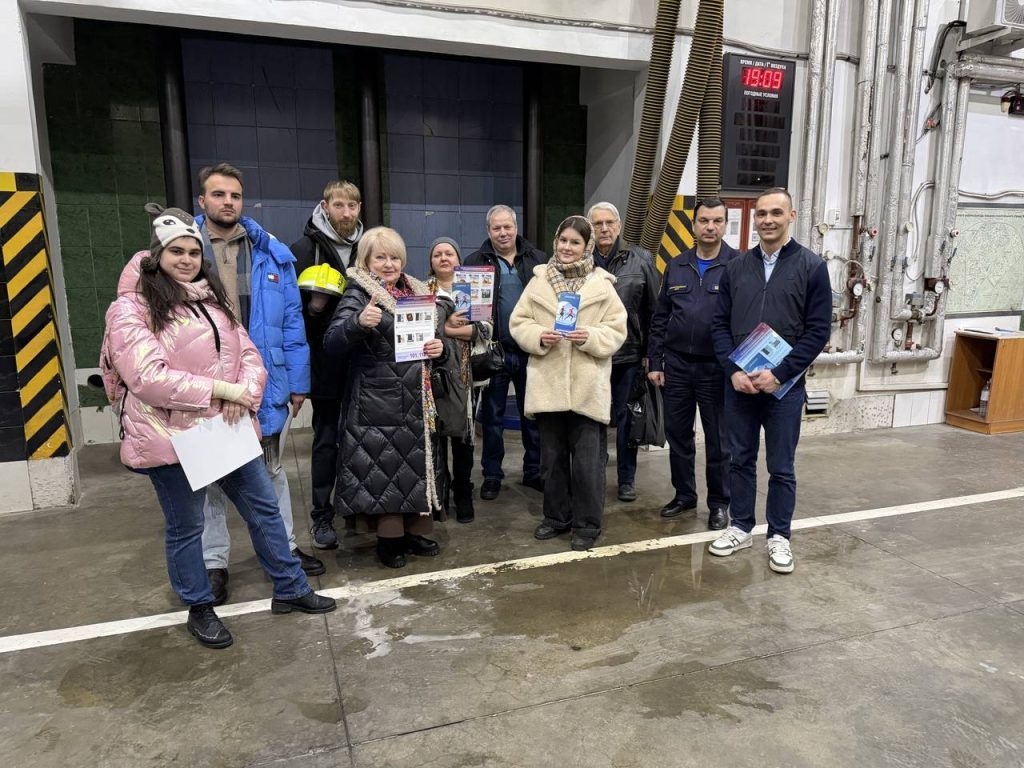 В квартире, в подъезде, во дворе