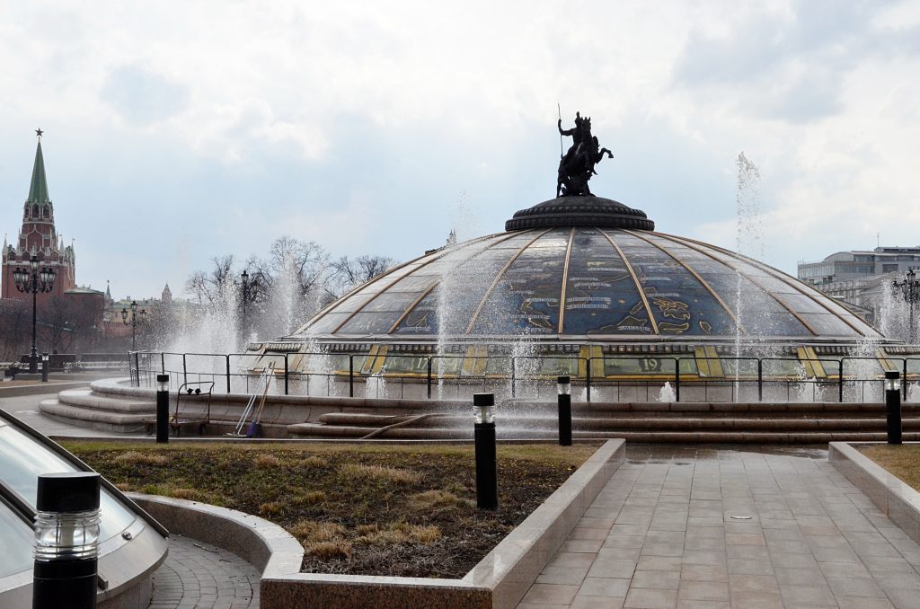 Фонтаны на Манежной площади приведут в порядок специалисты КГХ