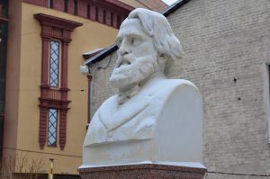 В библиотеке-читальне имени Ивана Тургенева состоится музыкально-литературный вечер «Непобедимая и легендарная». Фото: Анна Быкова, «Вечерняя Москва»